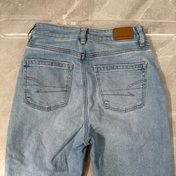 Women’s American Eagle Distressed Ripped Mom Straight Jean Size 0 - Picture 11 of 16